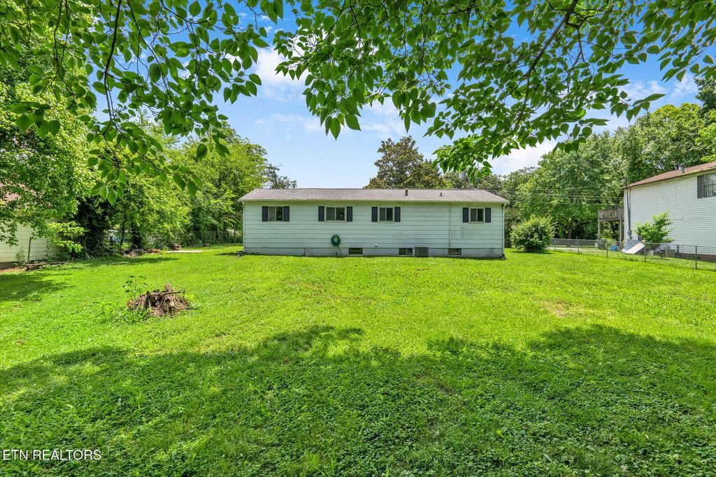 Photo of 314 Russell Rd, Rockford, TN 37853 (MLS # 1304336)