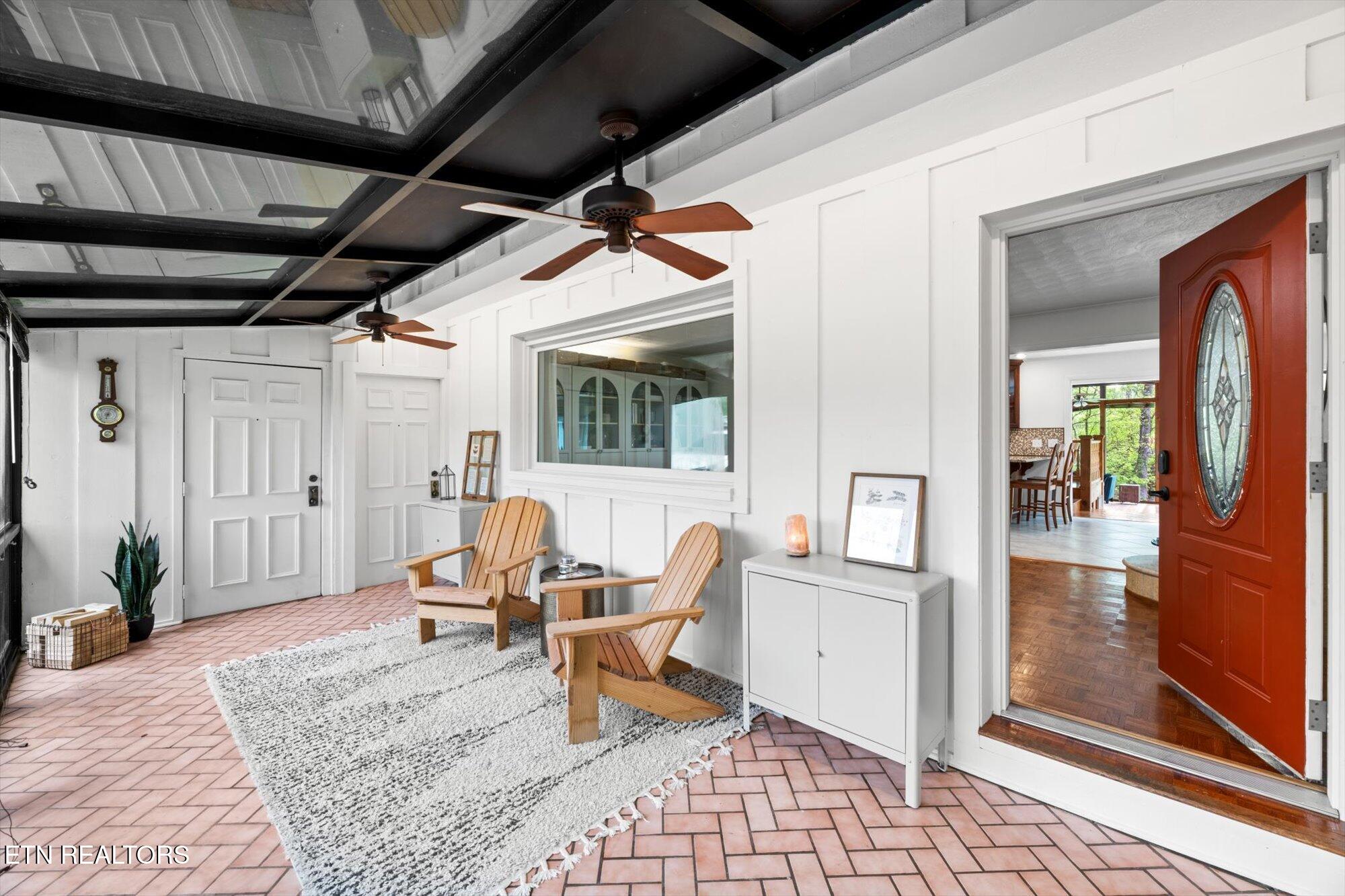 565 Hillcrest Circle