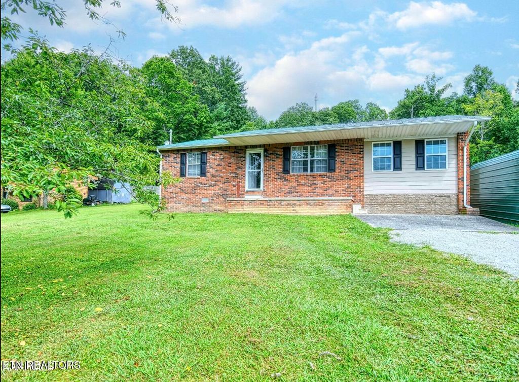 Photo of 166 Old Gobey Rd, Wartburg, TN 37887 (MLS # 1287101)