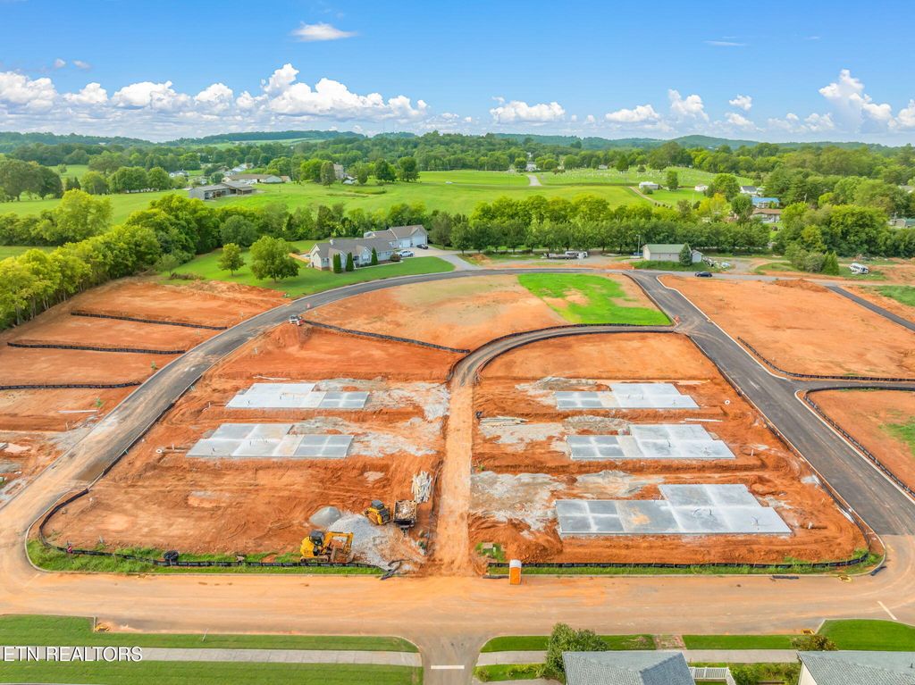 Photo of 924 Stratford Avenue, Sweetwater, TN 37874 (MLS # 1314027)