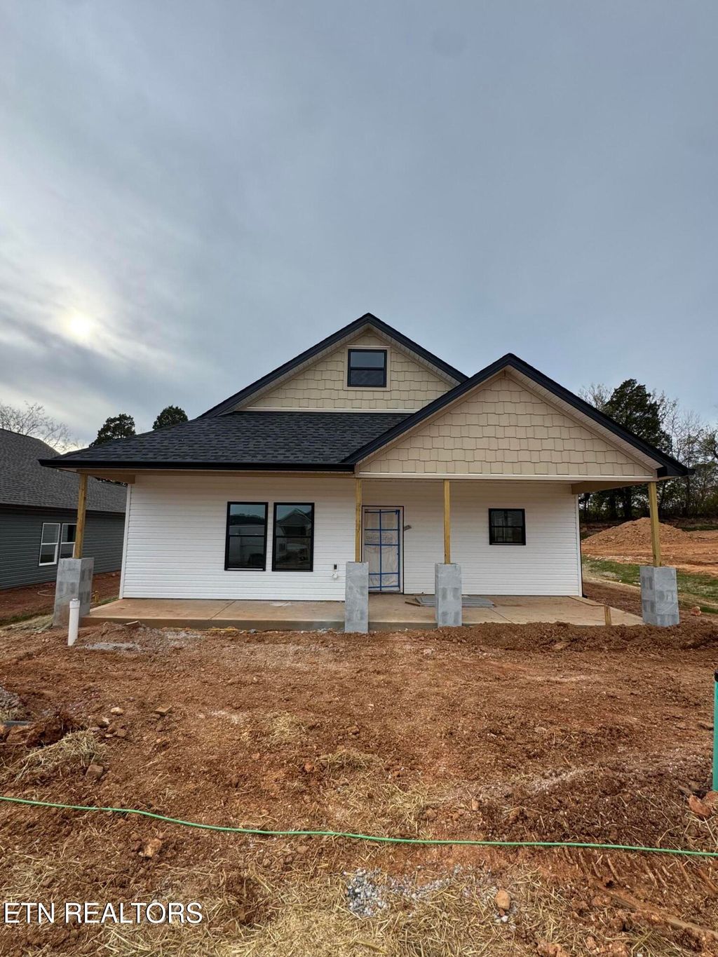Photo of 924 Stratford Avenue, Sweetwater, TN 37874 (MLS # 1314027)