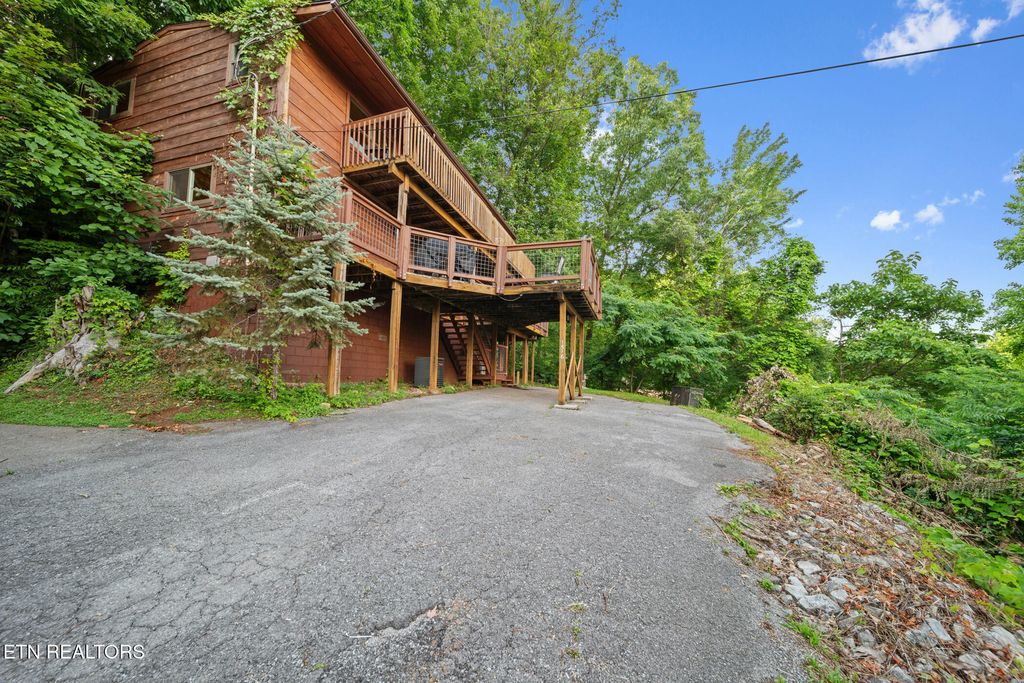 Photo of 1516 Zurich Rd, Gatlinburg, TN 37738 (MLS # 1304542)