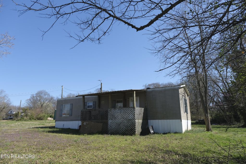 Photo of 203 Pettit St, Vonore, TN 37885 (MLS # 1294472)