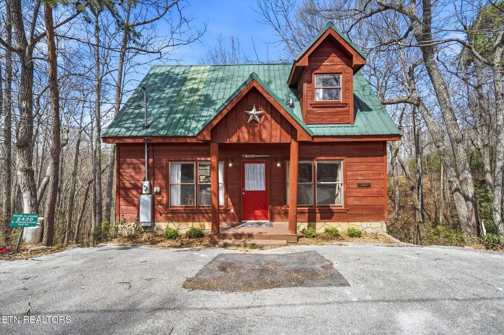 Photo of 2430 N School Hse Gap Rd, Sevierville, TN 37876 (MLS # 1333916)