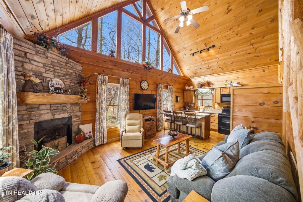 Photo of 2430 N School Hse Gap Rd, Sevierville, TN 37876 (MLS # 1333916)