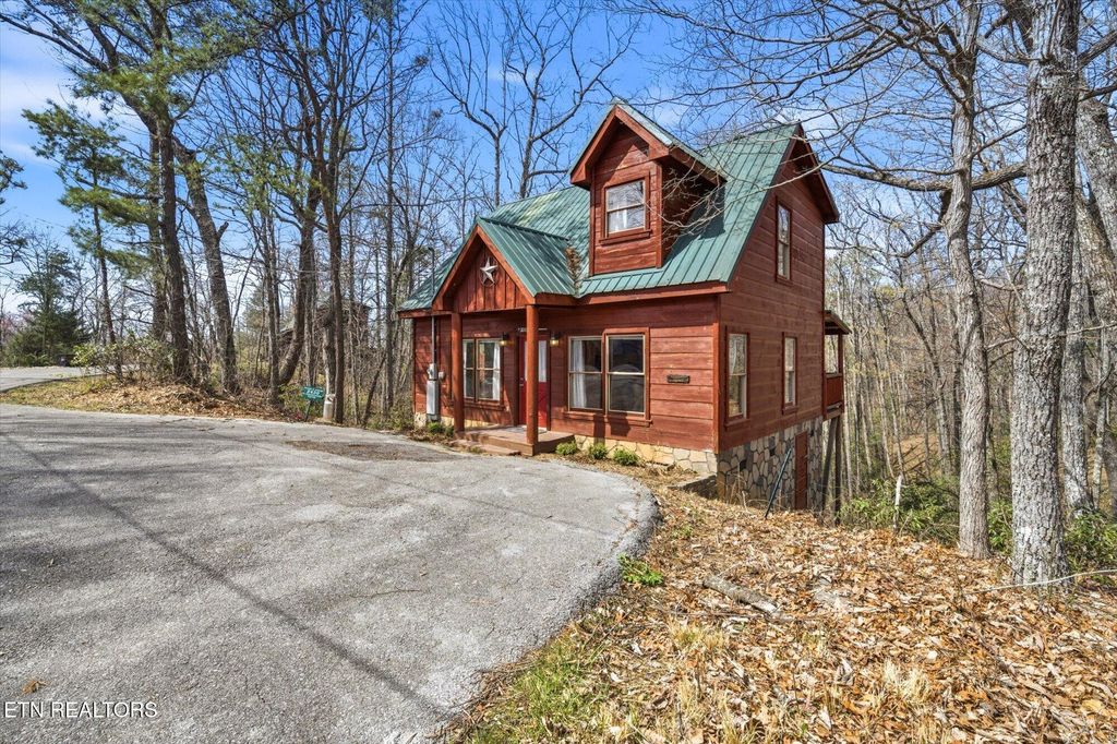 Photo of 2430 N School Hse Gap Rd, Sevierville, TN 37876 (MLS # 1333916)