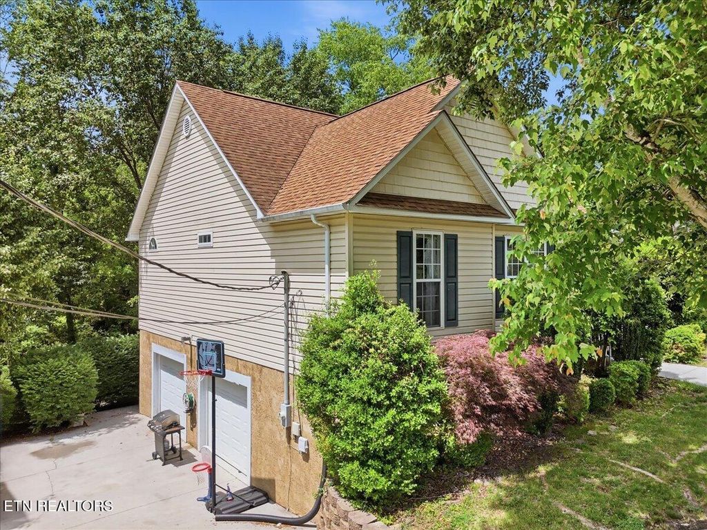 Photo of 1138 Vista Drive, Sevierville, TN 37862 (MLS # 1340213)