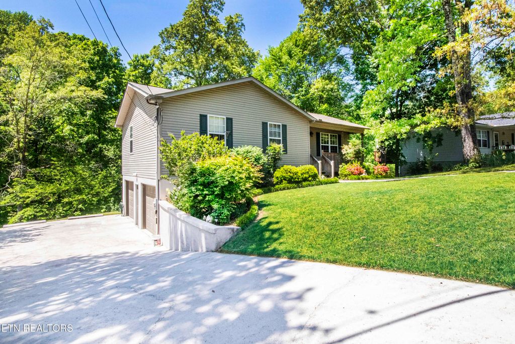 Photo of 117 Pine Hill Rd, Heiskell, TN 37754 (MLS # 1299605)