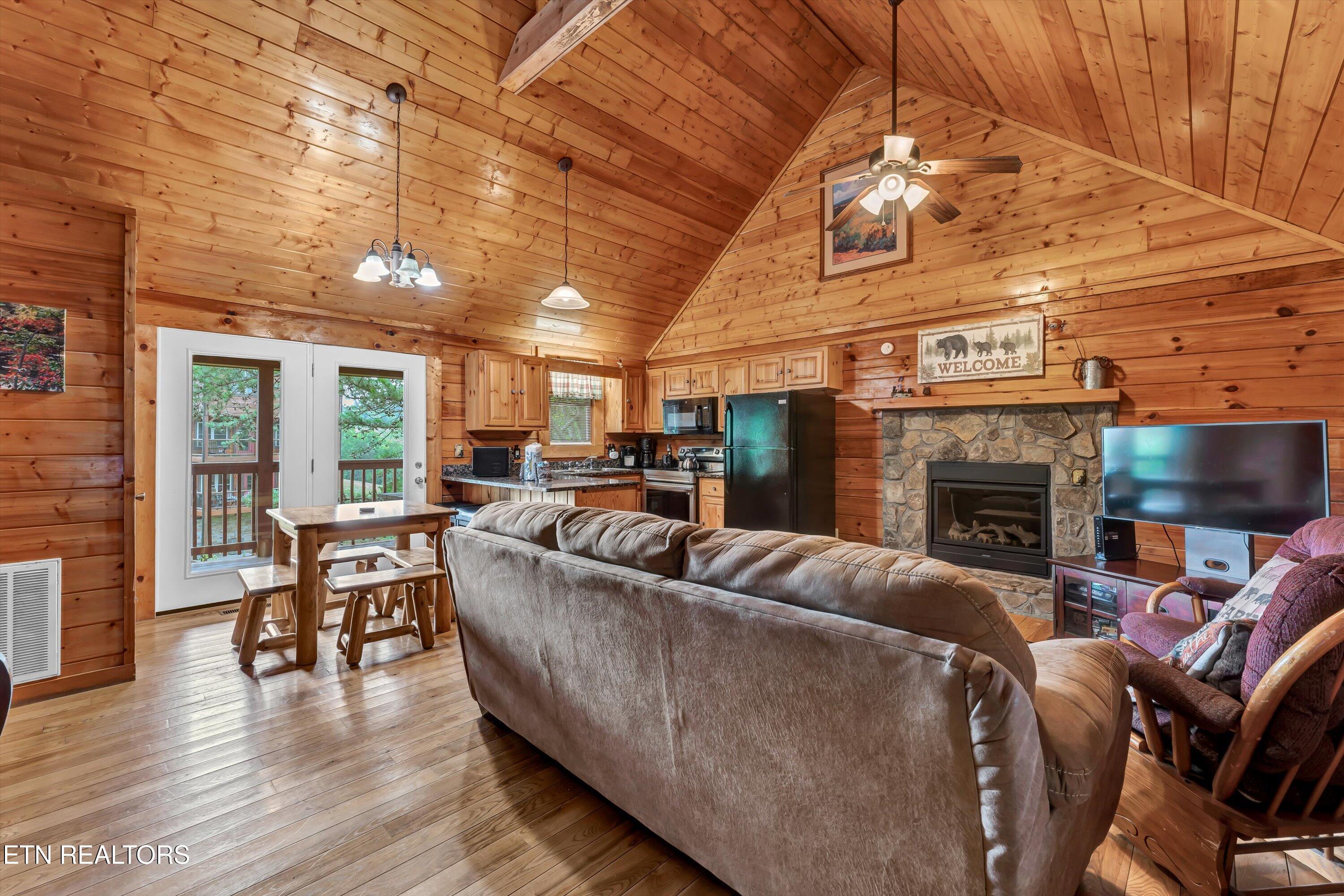 1528 Rainbow Ridge Way