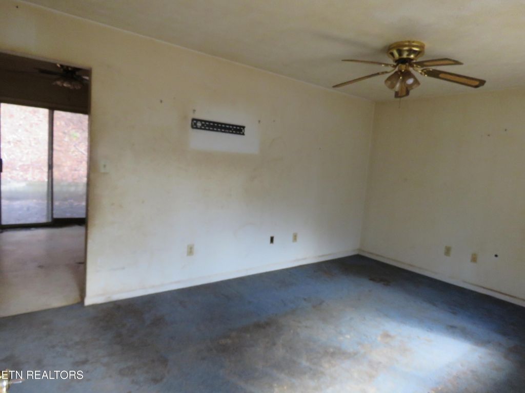 Photo of 146 Park Place, Harriman, TN 37748 (MLS # 1323263)