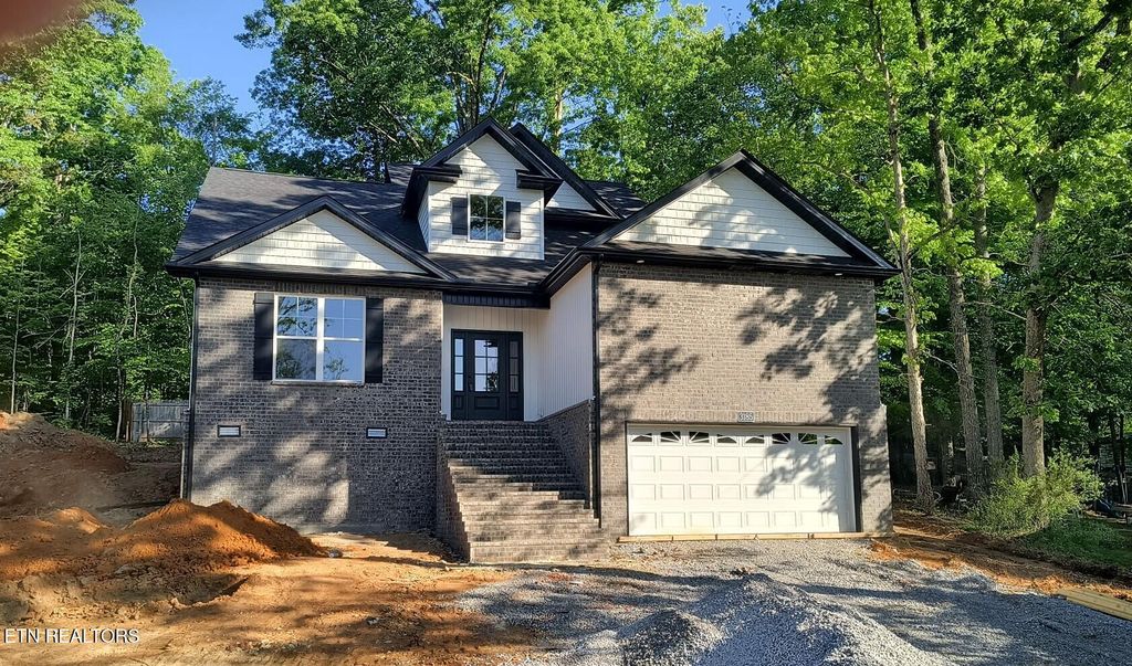 Photo of 3185 Fairoaks Drive, Maryville, TN 37803 (MLS # 1337568)
