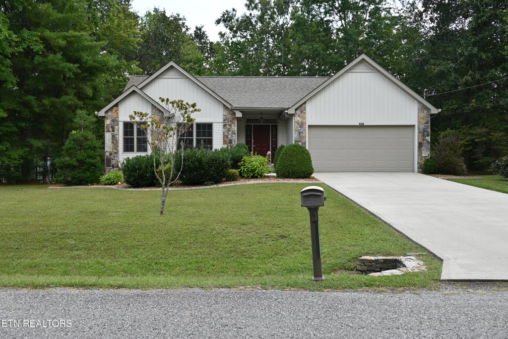 Photo of 124 Windsor Rd, Crossville, TN 38558 (MLS # 1354379)