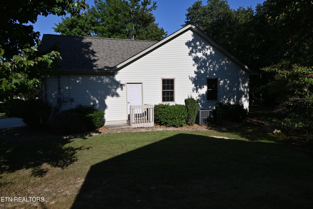 Photo of 124 Windsor Rd, Crossville, TN 38558 (MLS # 1354379)