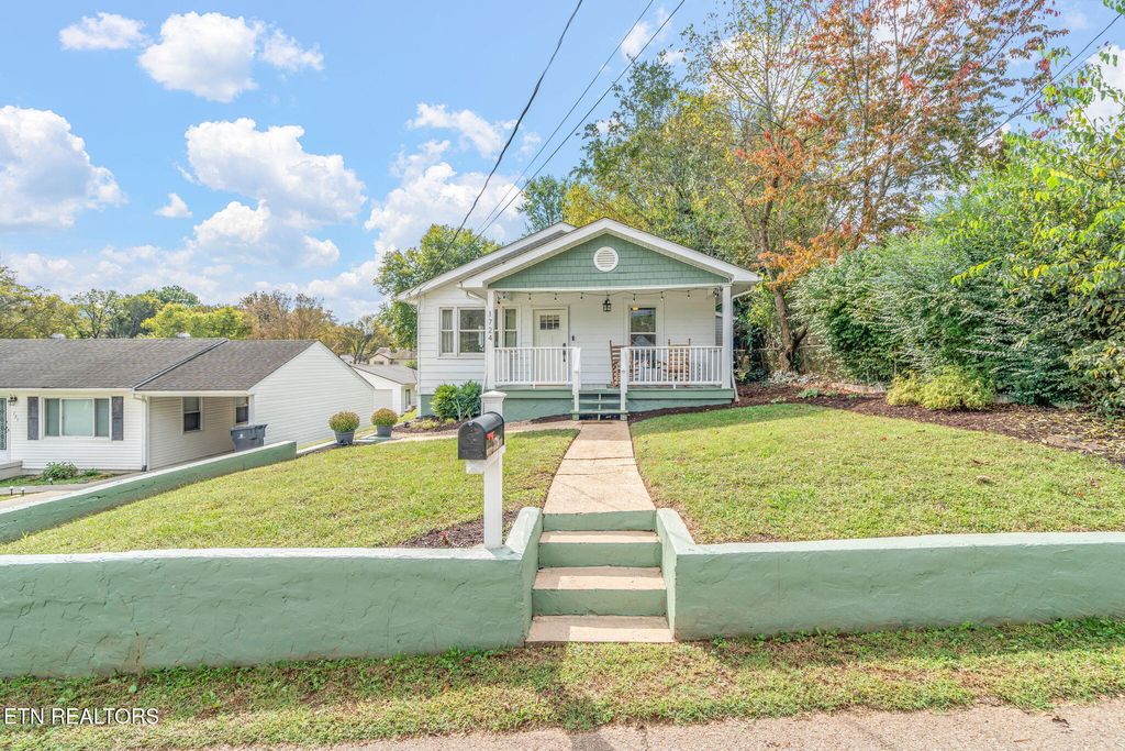 Photo of 1724 Earl Ave, Knoxville, TN 37920 (MLS # 1318100)