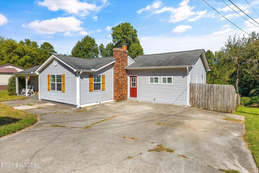 Photo of 4300 Browder Hollow Rd, Lenoir City, TN 37771 (MLS # 1358152)