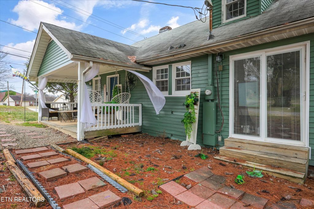 Photo of 200 N 5th St, Maryville, TN 37804 (MLS # 1329581)