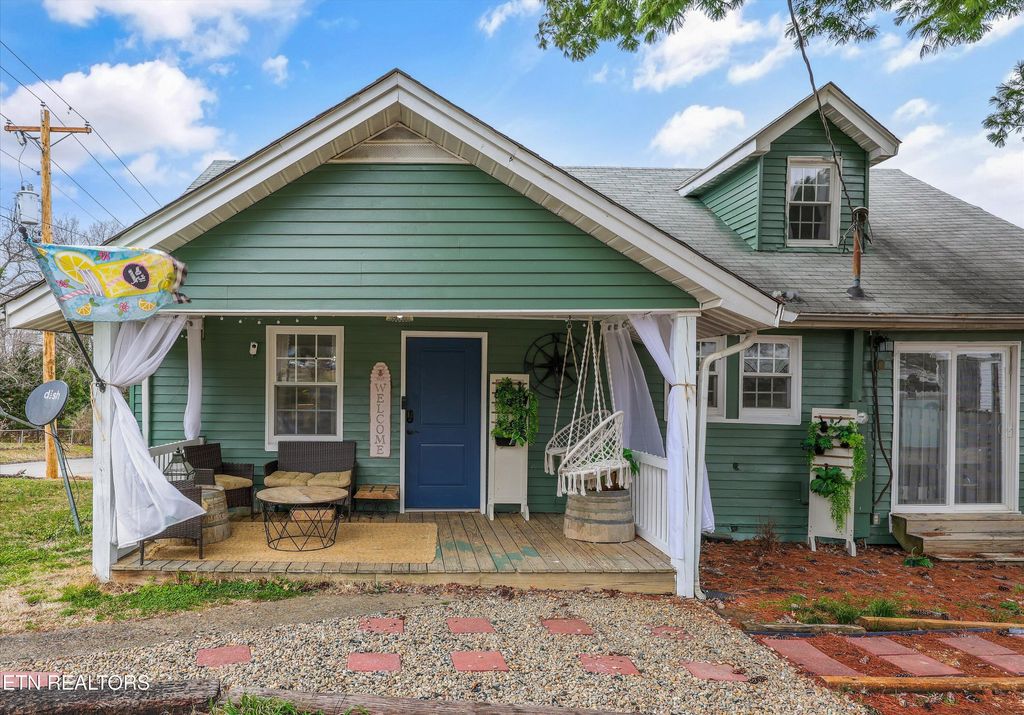 Photo of 200 N 5th St, Maryville, TN 37804 (MLS # 1329581)