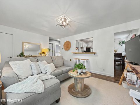 Tiny photo for 2376 Pennsylvania Ave, Maryville, TN 37804 (MLS # 1341148)