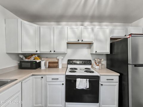Tiny photo for 2376 Pennsylvania Ave, Maryville, TN 37804 (MLS # 1341148)