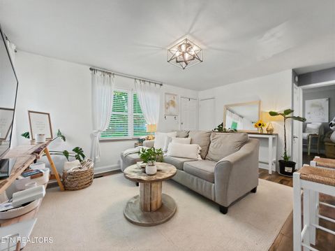 Tiny photo for 2376 Pennsylvania Ave, Maryville, TN 37804 (MLS # 1341148)