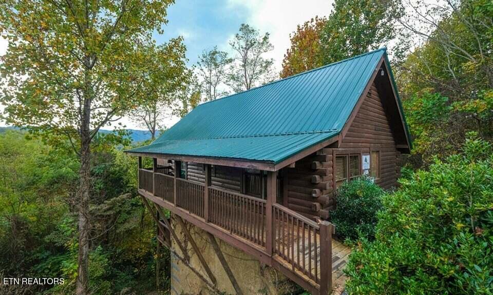 544 Royal Coachman Drive