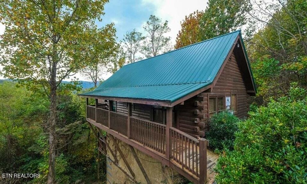 Photo of 544 Royal Coachman Drive, Pigeon Forge, TN 37863 (MLS # 1304759)