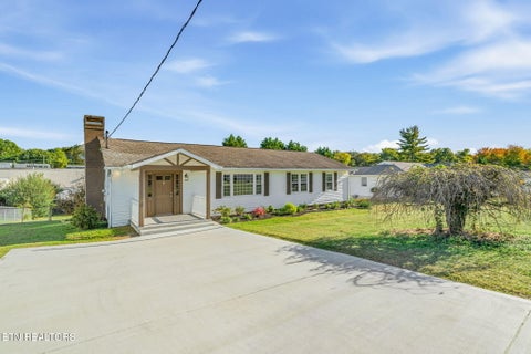 Tiny photo for 418 Highland Drive, Clinton, TN 37716 (MLS # 1359985)