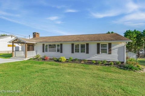 Photo of 418 Highland Drive, Clinton, TN 37716 (MLS # 1359985)