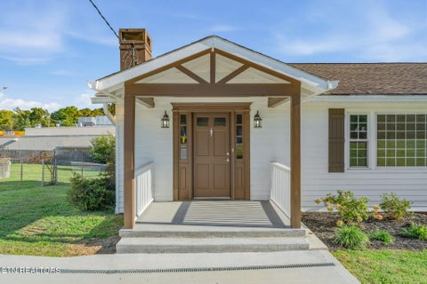 Tiny photo for 418 Highland Drive, Clinton, TN 37716 (MLS # 1359985)