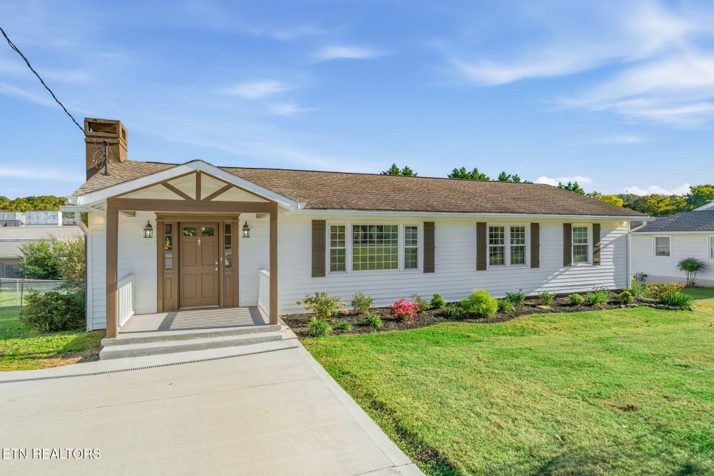 Photo of 418 Highland Drive, Clinton, TN 37716 (MLS # 1359985)