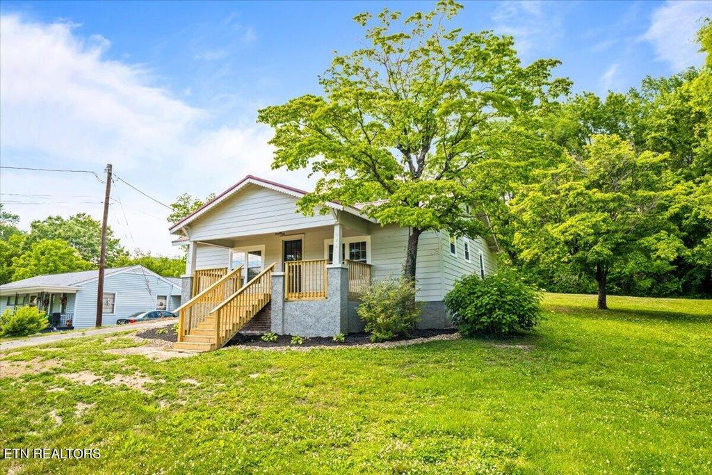 Photo of 922 W Central Ave, LaFollette, TN 37766 (MLS # 1341050)