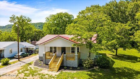Photo of 922 W Central Ave, LaFollette, TN 37766 (MLS # 1341050)