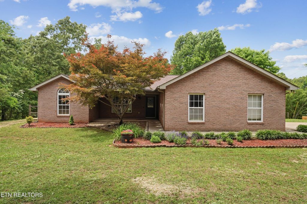 Photo of 823 Teffeteller Lane, Maryville, TN 37803 (MLS # 1339971)
