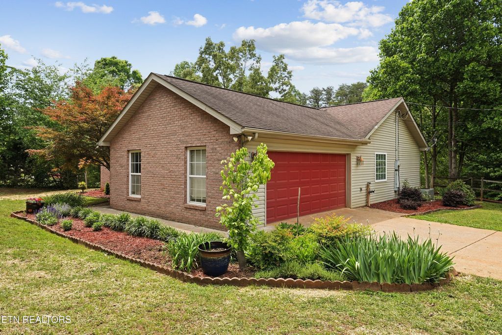 Photo of 823 Teffeteller Lane, Maryville, TN 37803 (MLS # 1339971)