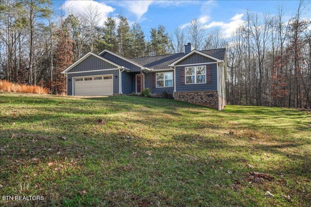 Photo of 8600 Lakeland Drive, Lenoir City, TN 37772 (MLS # 1324126)