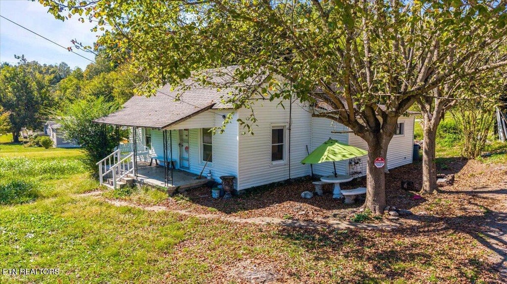 Photo of 216 Pine Hollow Rd, Jacksboro, TN 37757 (MLS # 1358441)