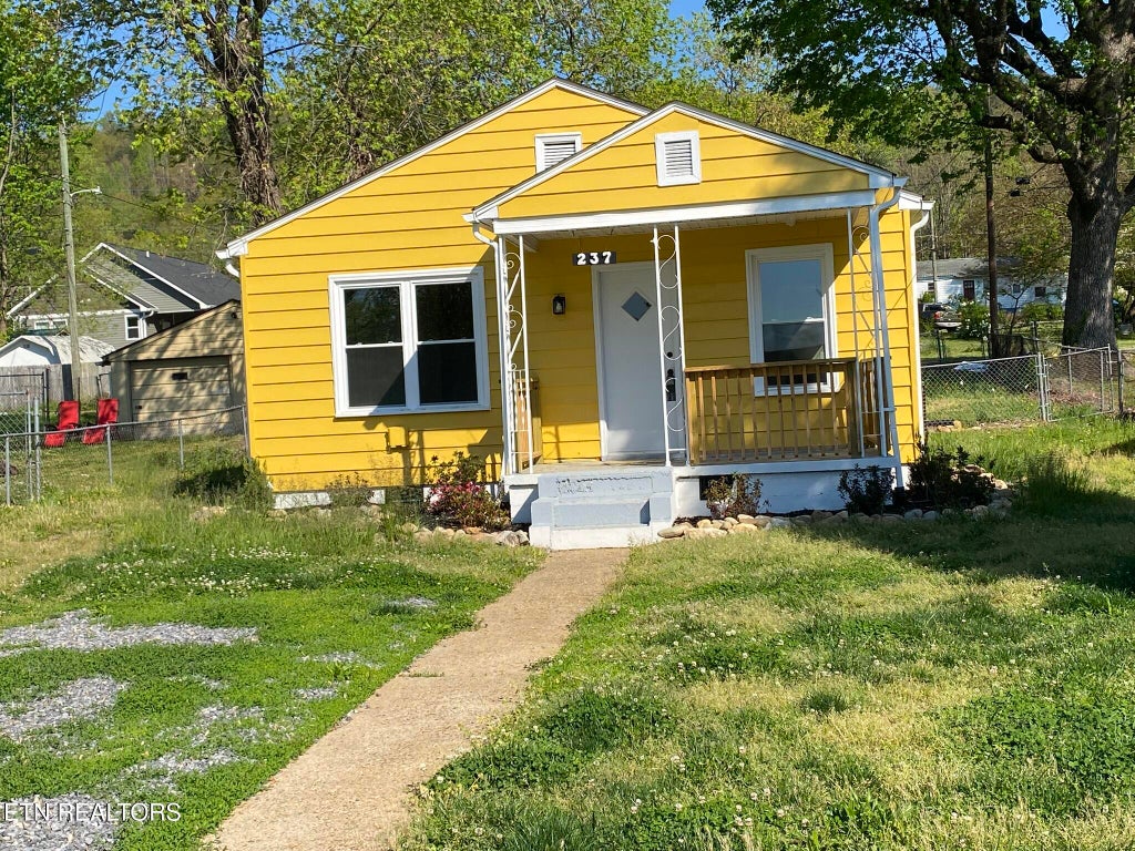 Photo of 237 Atlantic Ave, Knoxville, TN 37917 (MLS # 1354231)