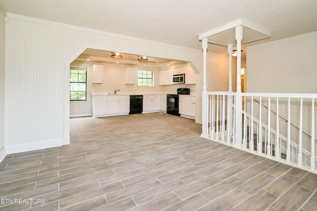 Photo of 8612 Royal Oaks Drive, Knoxville, TN 37931 (MLS # 1324508)
