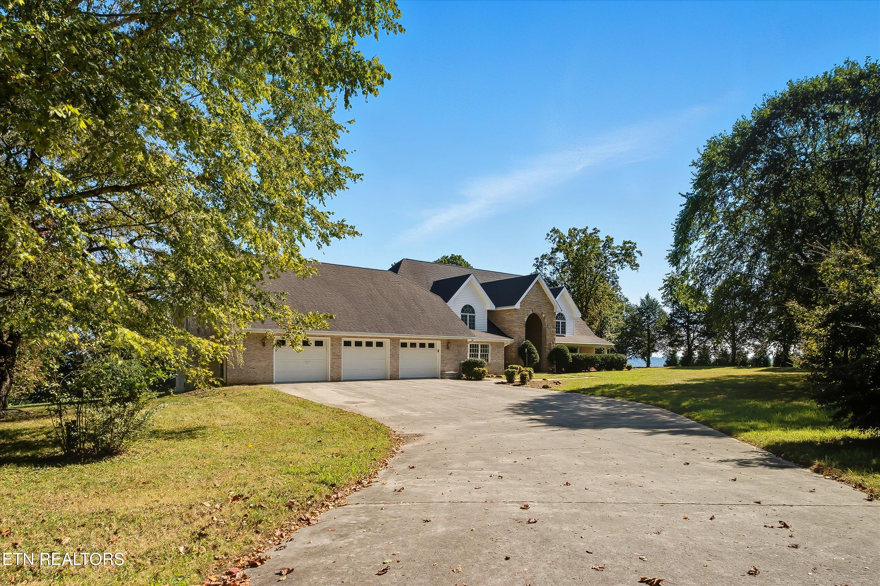 7112 Warren Lane