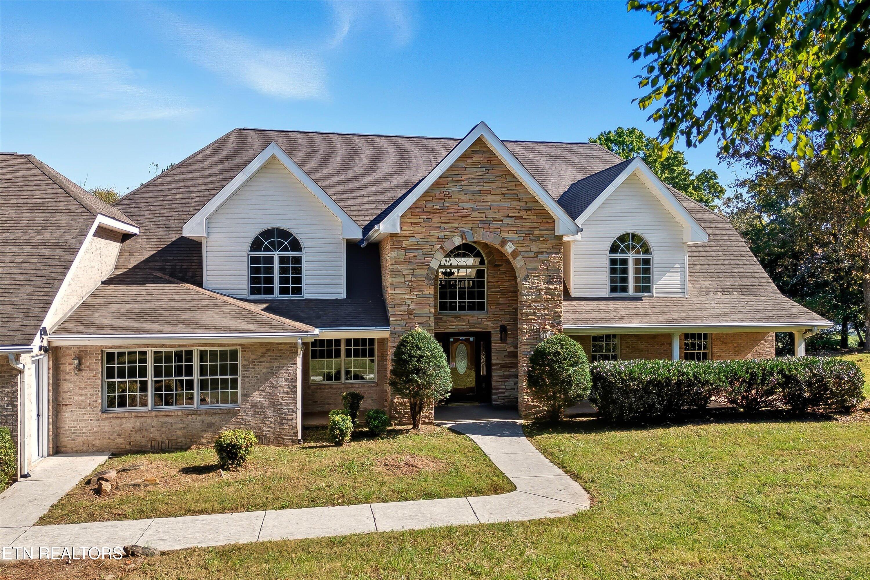 7112 Warren Lane