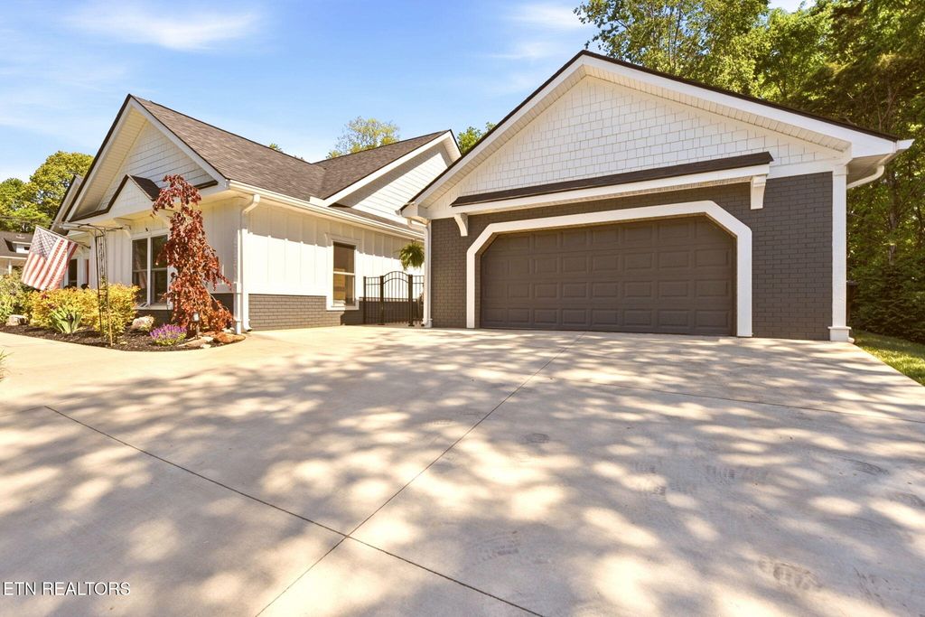 Photo of 106 Chatuga Dr/ 103 Tsuhdatsi Dr Dr, Loudon, TN 37774 (MLS # 1338430)