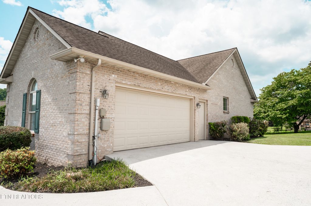 Photo of 114 Tradewind St, Clinton, TN 37716 (MLS # 1307501)