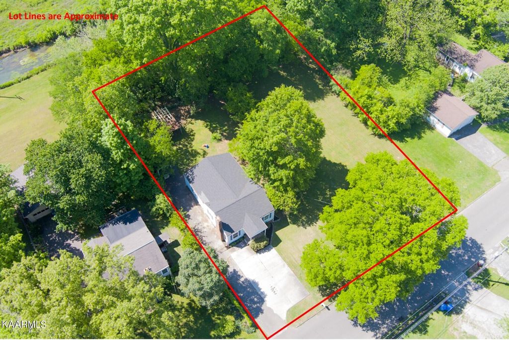 Photo of 966 Poplar St, Alcoa, TN 37701 (MLS # 1226515)