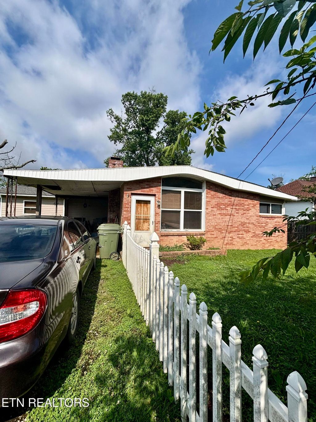 Photo of 132 Victoria Rd, Kingston, TN 37763 (MLS # 1304840)