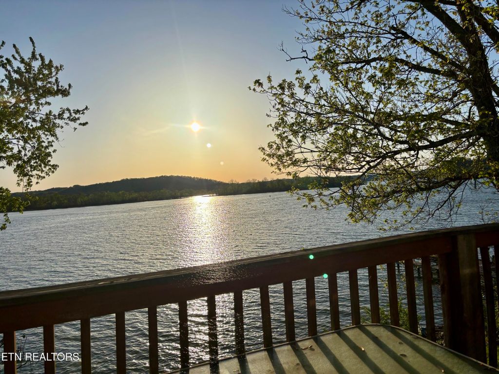 Photo of 132 Victoria Rd, Kingston, TN 37763 (MLS # 1304840)