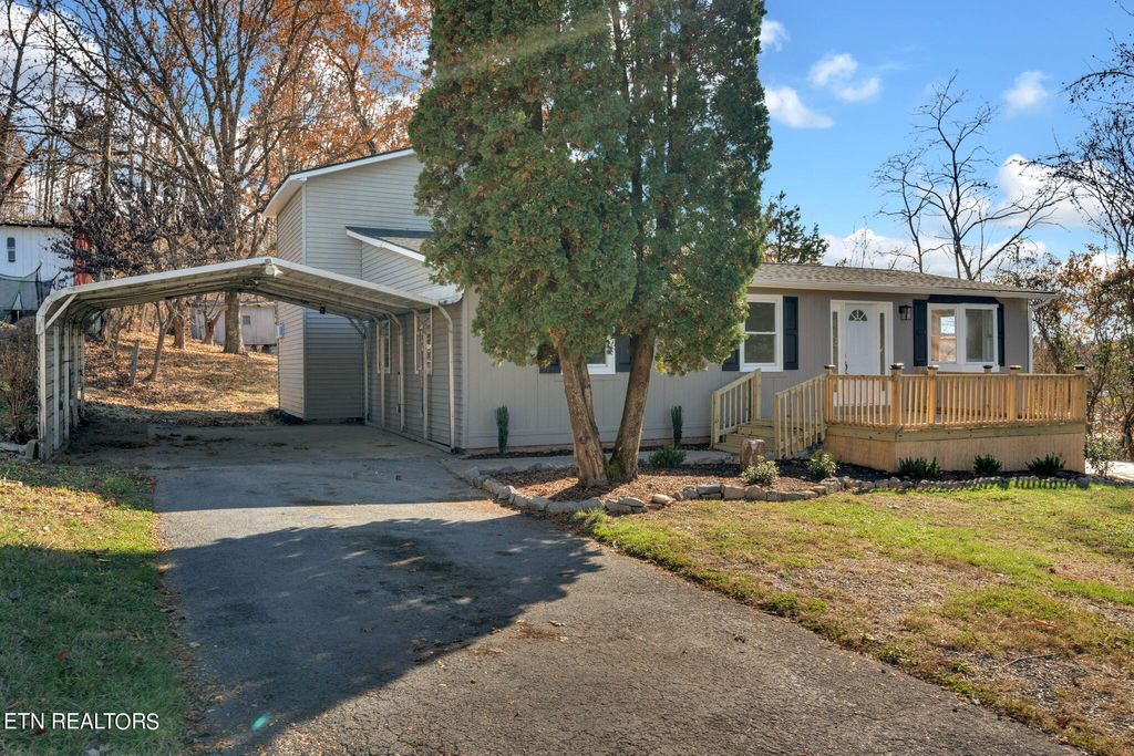 Photo of 130 Day Circle, Tazewell, TN 37879 (MLS # 1262125)