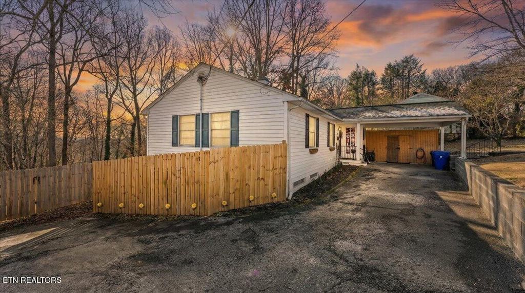 Photo of 335 East Drive, Oak Ridge, TN 37830 (MLS # 1328412)