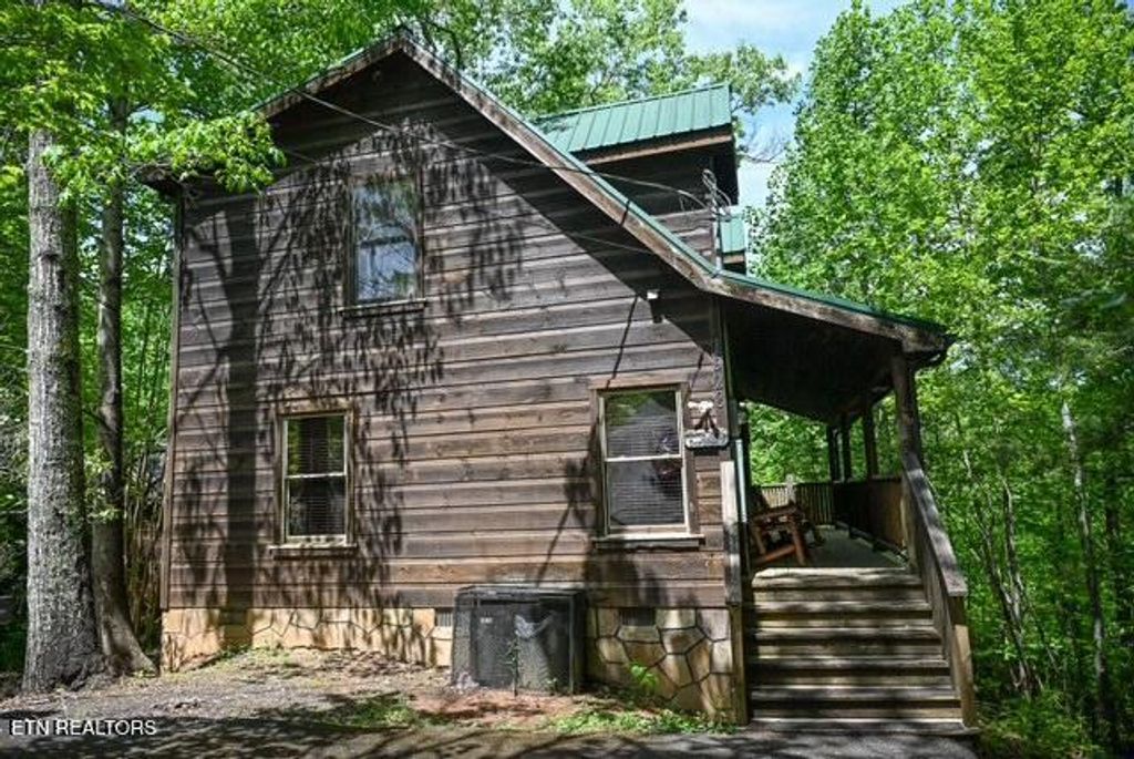 Photo of 1920 Buckeye View Way, Sevierville, TN 37876 (MLS # 1338898)