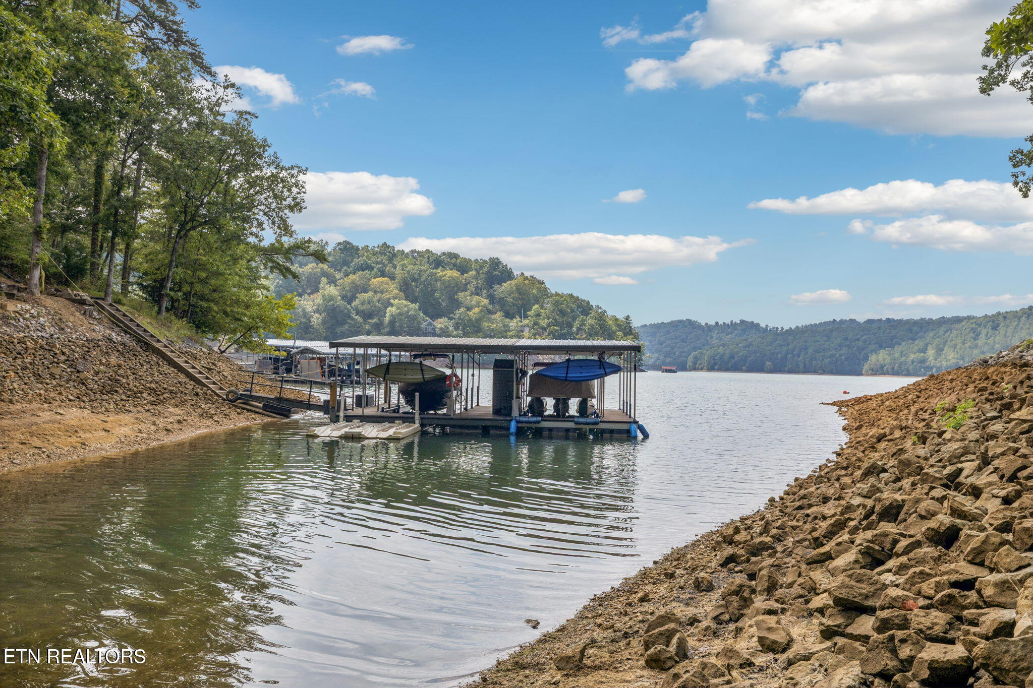 733 Country Oaks Lane