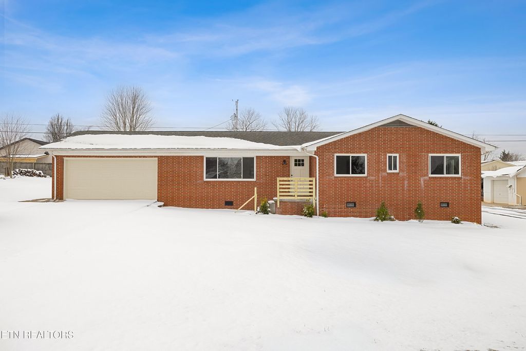 Photo of 419 Greencrest Drive, Maryville, TN 37803 (MLS # 1328335)